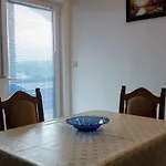 Διαμέρισμα Dada *